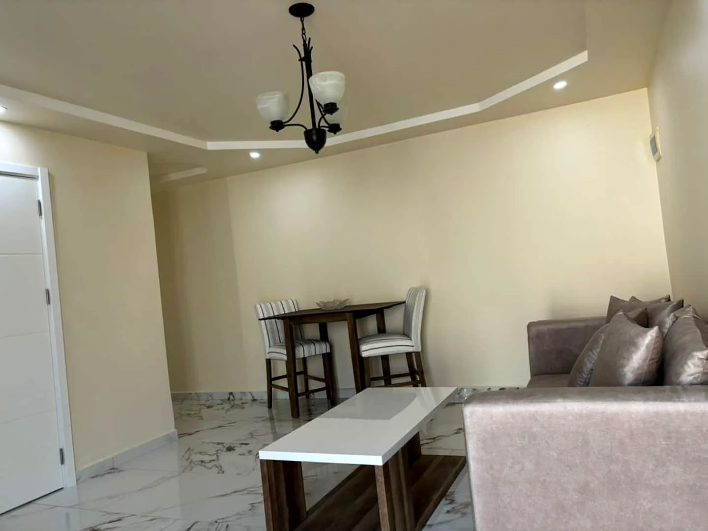 Sabana Hide Away — living and dining